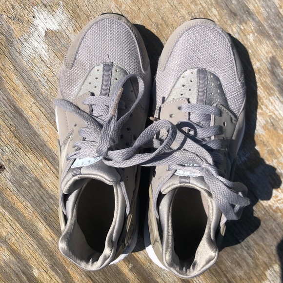 Nike Other - Nike Huaraches Size 4